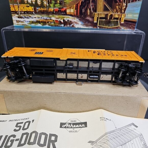 Athearn Train HO Gauge Pacific Fruit Express 50 ft Braced Reefer 1636 P.F.E. - Picture 5 of 15